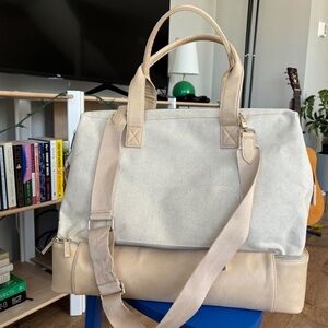 Beis weekender bag in beige
